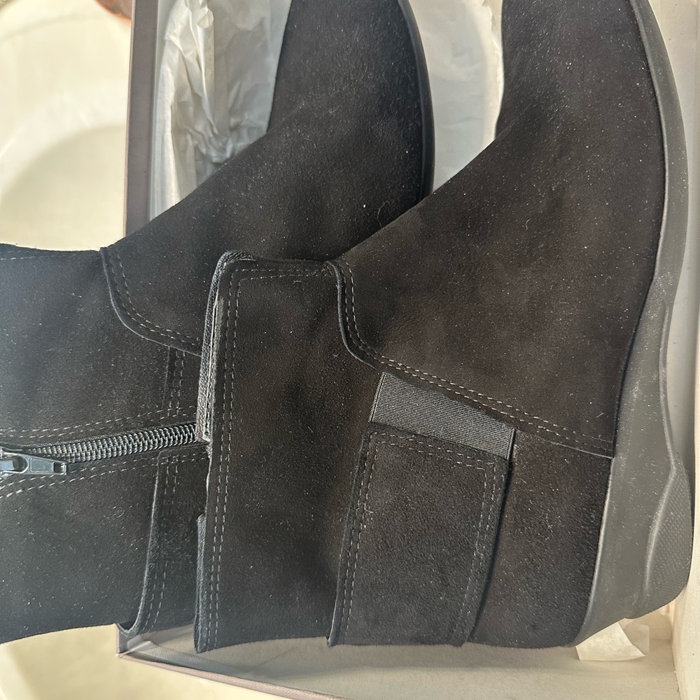 Amalfi Black Chelsea Boots Sleek Design